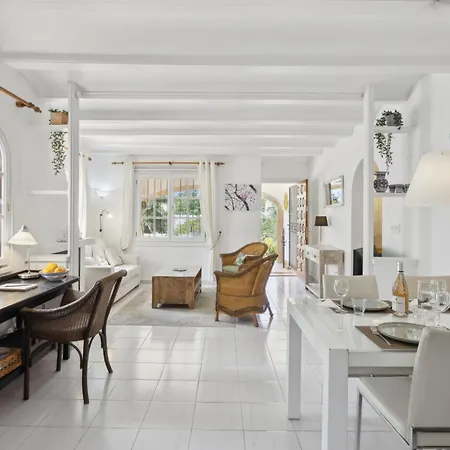 Nuestra Casa 펜션 데니아